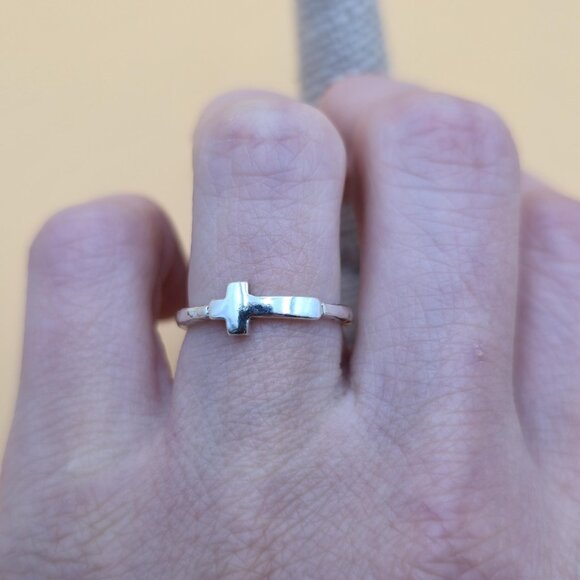 Size 7 Sterling Silver Simple Style Cross Religious Band Ring A4767 - Picture 2 of 7